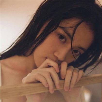 朋友圈说说心情短语 她是你的,所以要放在心里